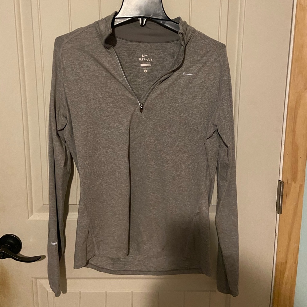women’s nike pull over